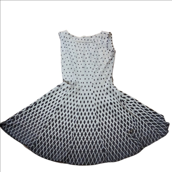Haani Monochrome Diamond Pattern Mini Dress - Picture 3 of 3